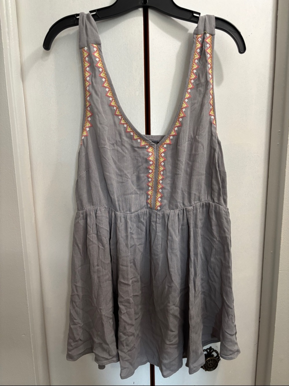 torrid Gray Embroidered V-Neck Tank size 1